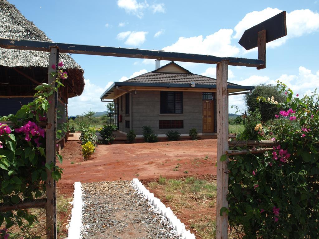 Voi Lutheran Guesthouse Exterior photo